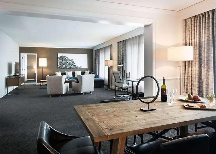 The Logan Philadelphia, Curio Collection By Hilton